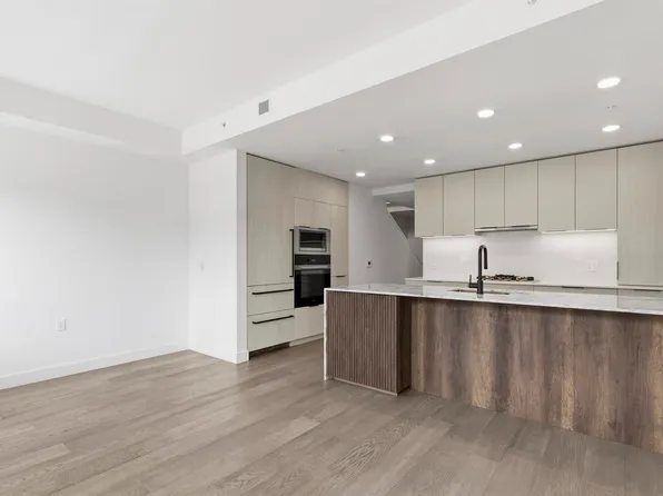 3590 W 39th Ave #304, Vancouver, BC V6N 4K8