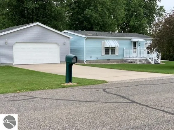 740 W Alice St, Merrill, MI 48637