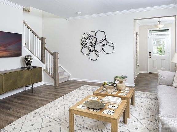 4th image of 5636 De Vere Dr