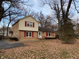 305 W Hawthorne Ln, West Chicago, IL
