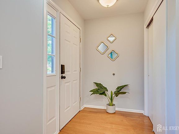 4th image of 409 S 2nd Ave