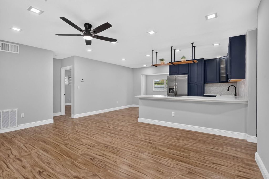 1624 NE 31ST Court, photo 4