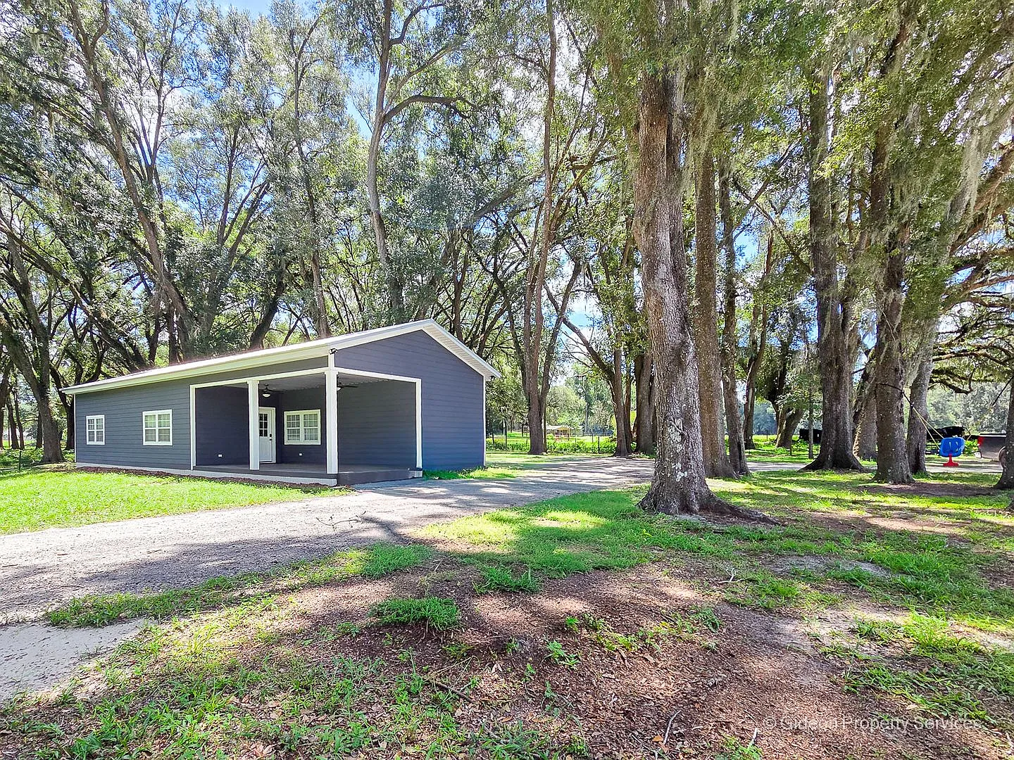 Beautiful 2/1.5 Home in Archer, FL — Photo 1