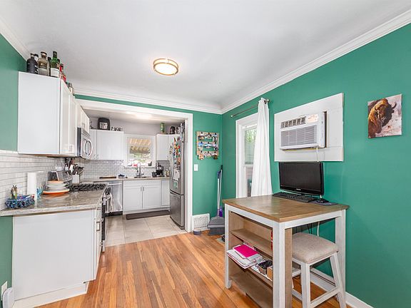 4th image of 536 E Wellesley Ave