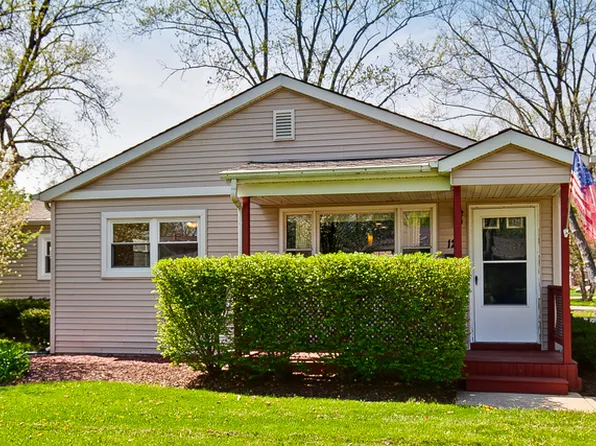 12 Golfview Rd, Lake Zurich, IL 60047