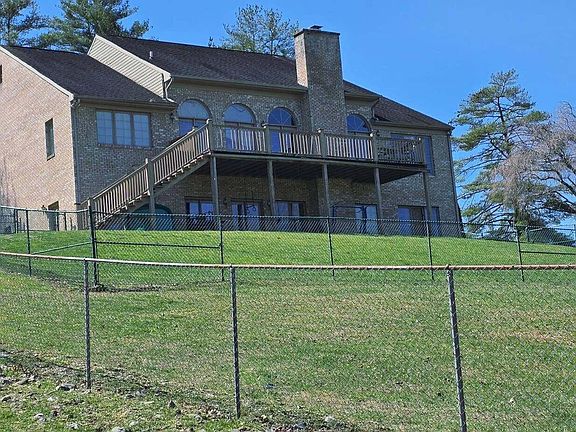 2nd image of 1850 Webster Rd