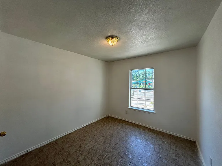 319 Noria St — Photo 8