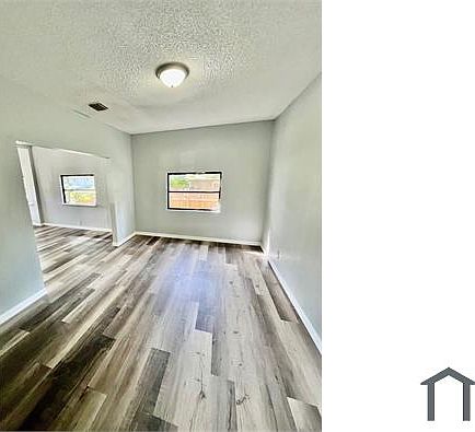 4th image of 37411 Magnolia Ave