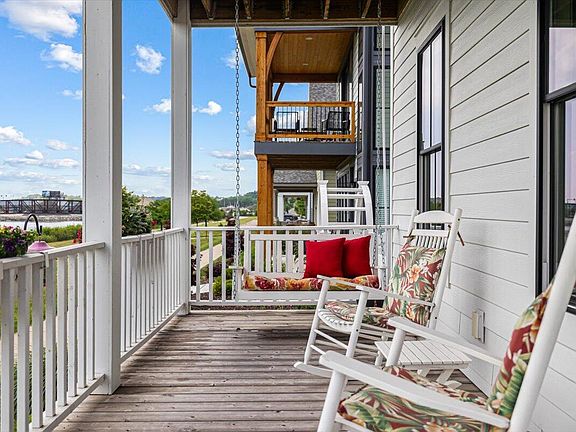 4th image of 273 Waters Edge Dr