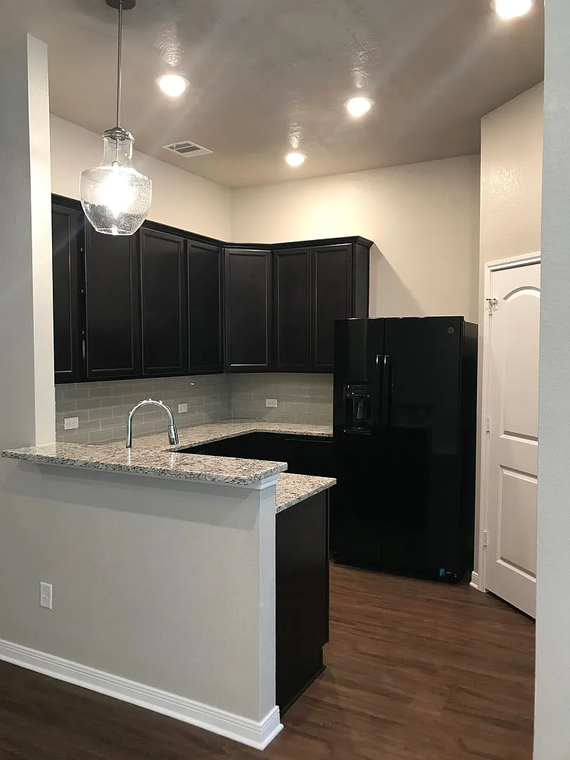 Spacious Single-Family Home Available Now! — Photo 4