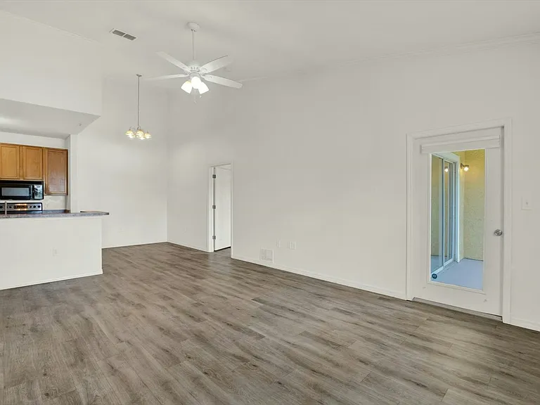10201 Courtney Palms Blvd #304 — Photo 20