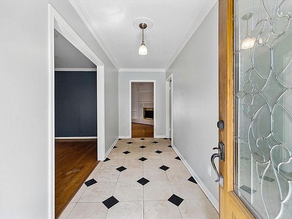 2nd image of 10018 Overbrook Ln