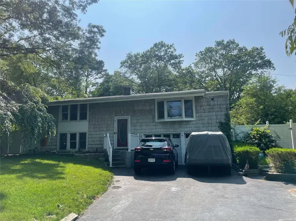 34 Scotchpine Drive, Islandia, NY 11749