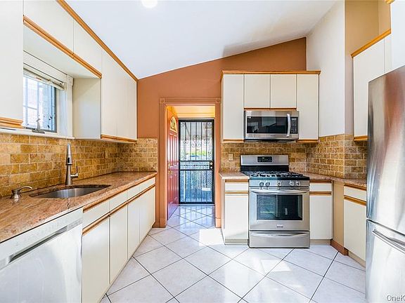 5th image of 17-02 Clintonville Street