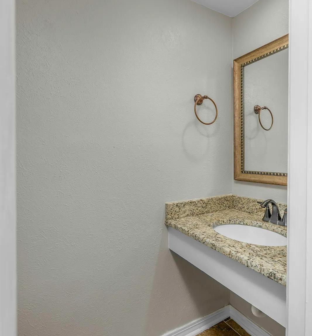 10133 Saratoga Drive — Photo 2