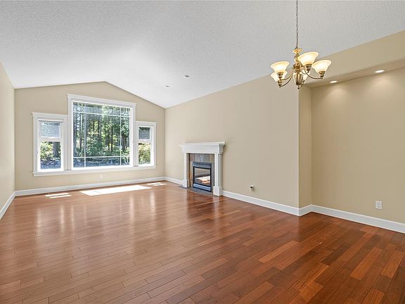 4th image of 1057 Paradise Pl