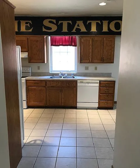 1019 Bluemont Ave — Photo 2