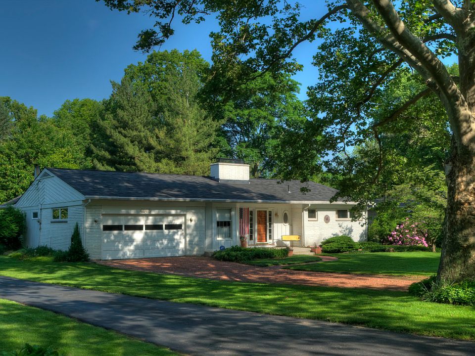 1st image of 4143 Edgehill Dr