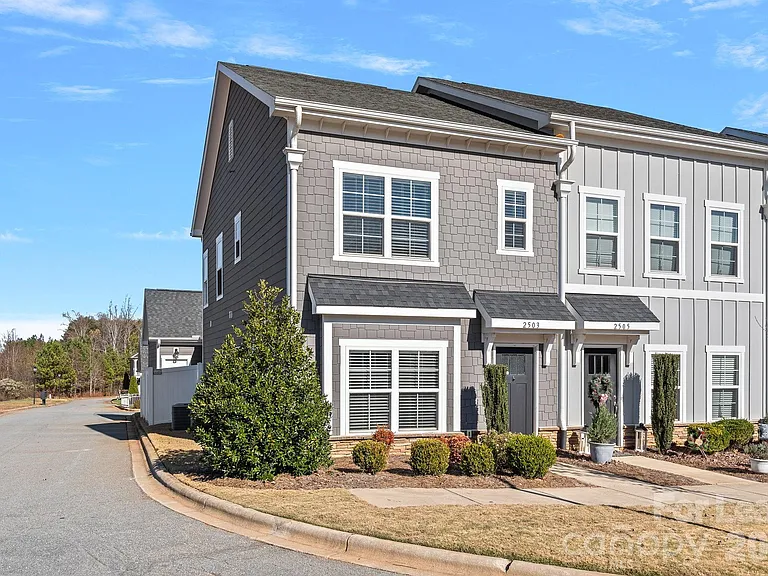 2503 Gallery Dr — Photo 1