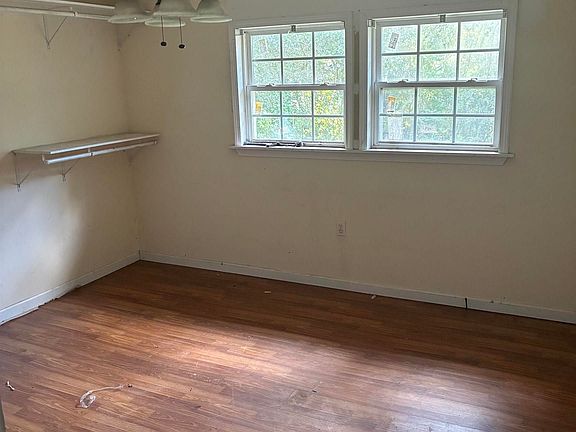 4th image of 2050 Taylor Rd
