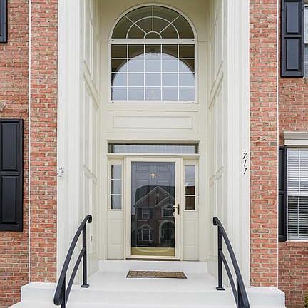 4th image of 711 Tonquin Pl NE