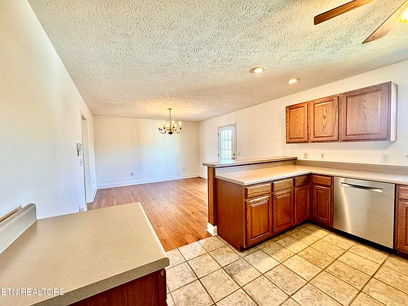 5th image of 374 Mallory Dr