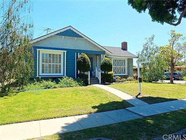 Beautiful curb appeal!