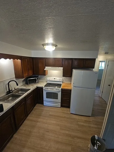 2 bed, 944 sqft, $800 — Photo 3