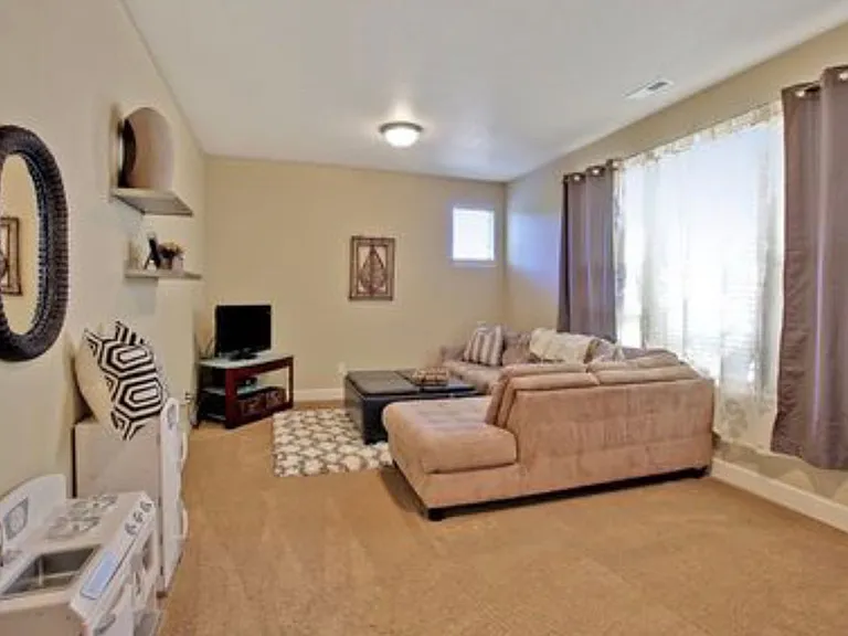 11543 NW Knightsview Ln — Photo 9