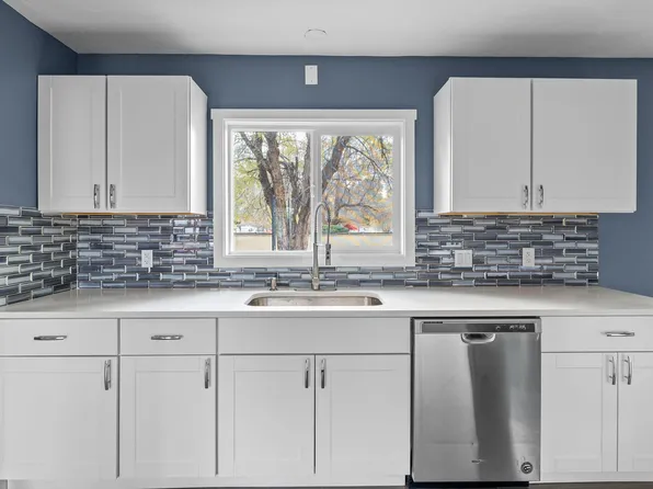 156 SW 2nd St, Madras, OR 97741