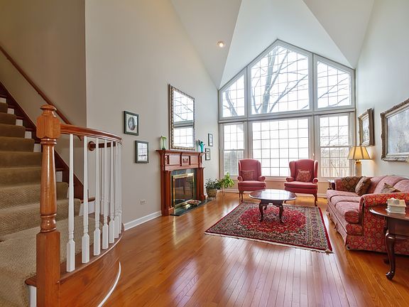 3rd image of 3724 Glenlake Dr