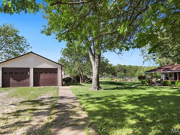 4th image of 385 Woods Farm Rd