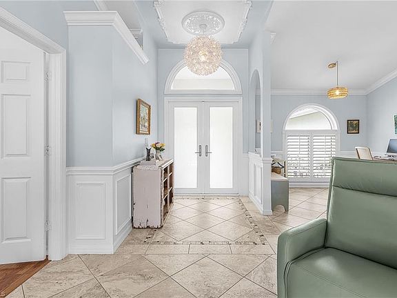 5th image of 590 Lambton LN