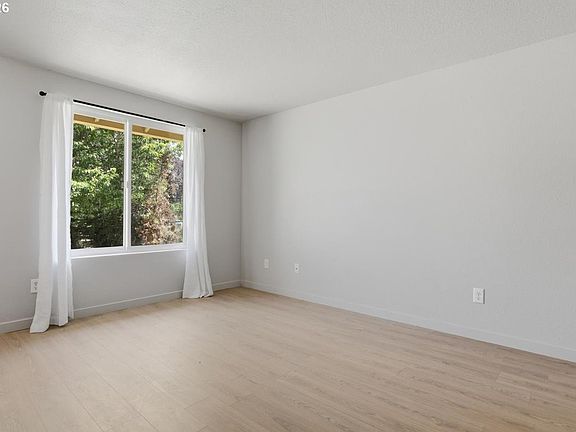 Living Room>