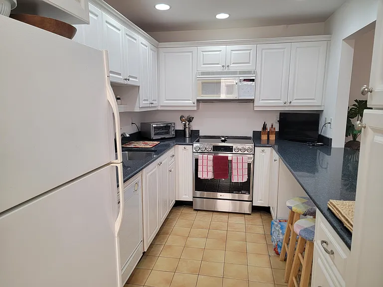 11115 Oakdale Rd — Photo 12