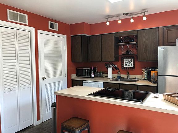 2nd image of 30 Brandywine Sq #35