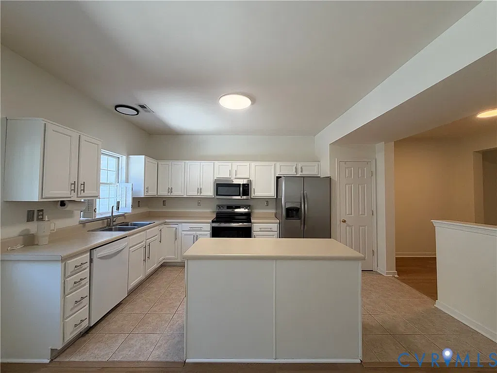 3 bed, 2.5 bath, 1584 sqft, $2,500 — Photo 3