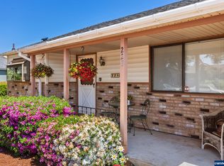 228 S Columbia Dr, Woodburn, OR 97071