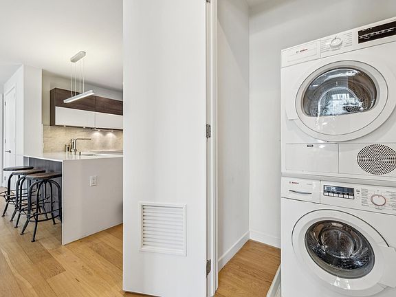 5th image of 3590 20th St #211