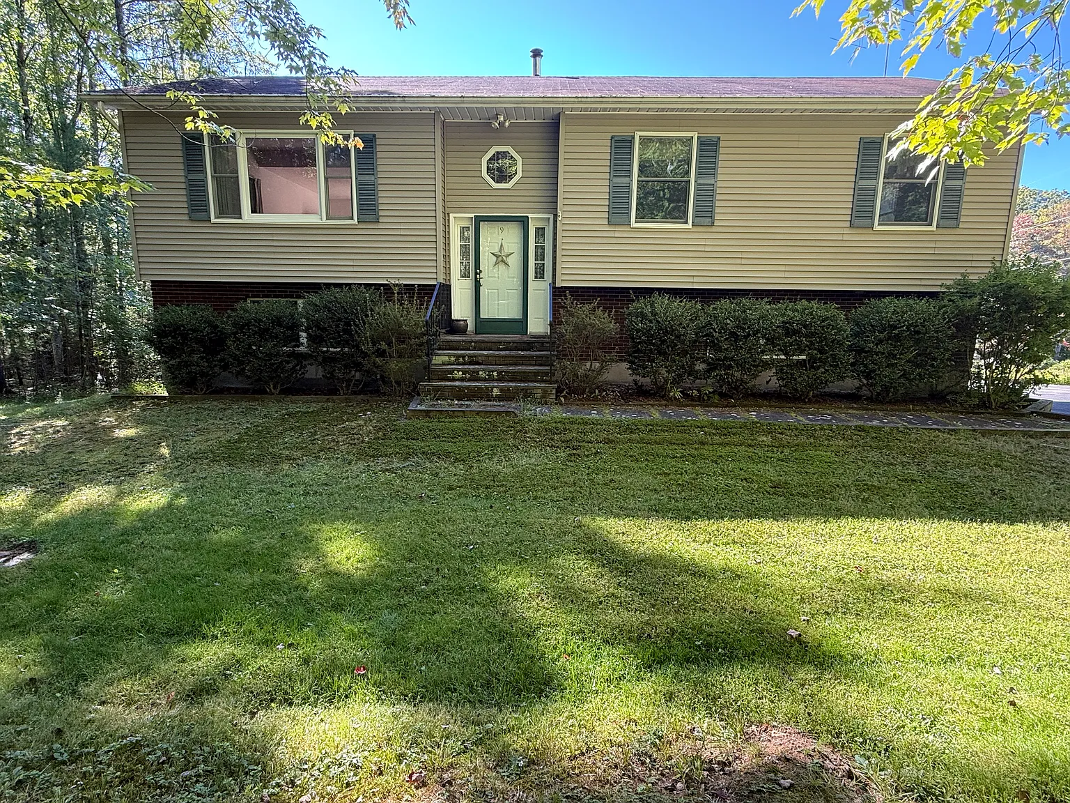 3 bed, 2.5 bath, 2028 sqft, $3,200 — Photo 2