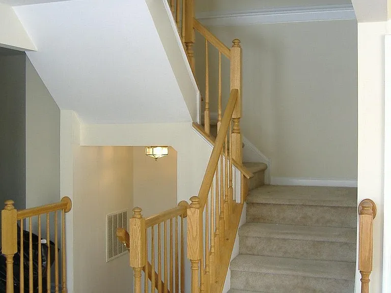 1207 Hunter Ln — Photo 4