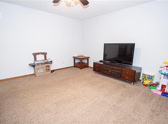3rd image of 504 SE Brownfield Dr