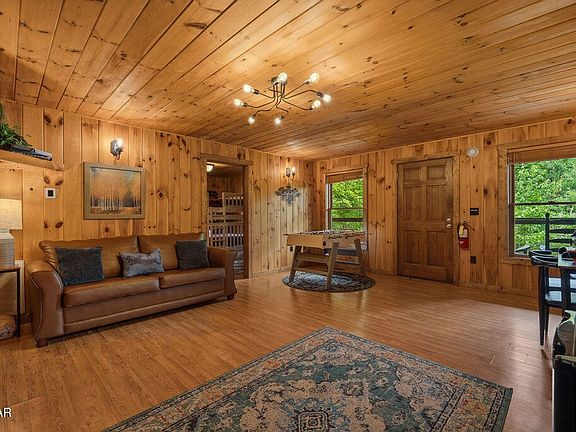 3rd image of 1114 Junaluska Way
