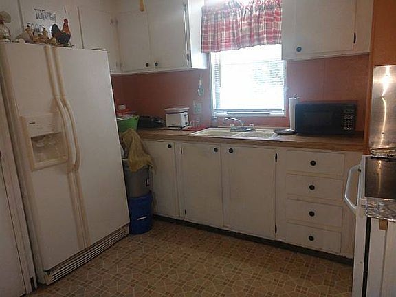 2nd image of 308 Queen Mary Loop #26