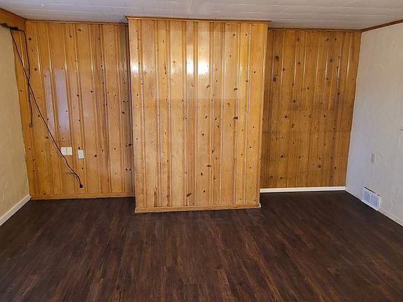 2nd image of 2916 Merwyn Ave