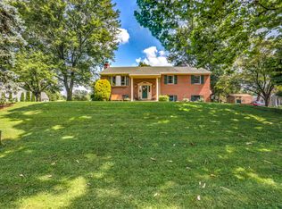 3761 Purple Lake Dr, Columbia, PA 17512