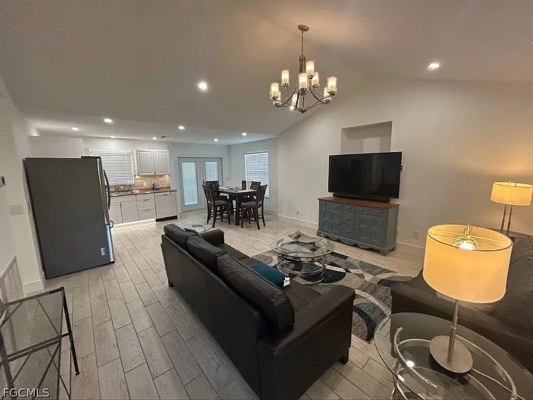 18464 Iris Rd — Photo 2