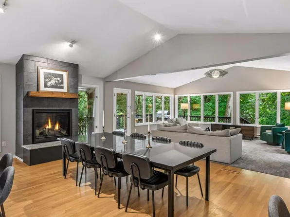 15 High Circle Way, North Oaks, MN 55127