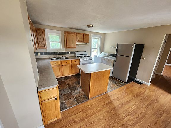 4th image of 210 Grove St NW #B