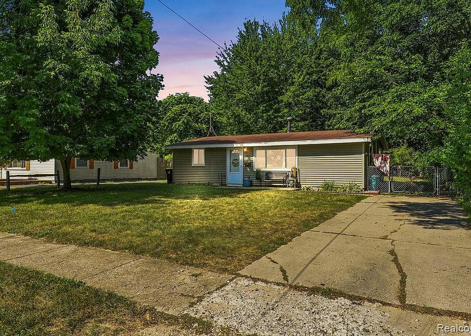 1st image of 813 Oak Park Dr